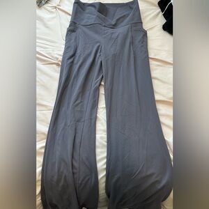 Athleta purple leggings with pockets